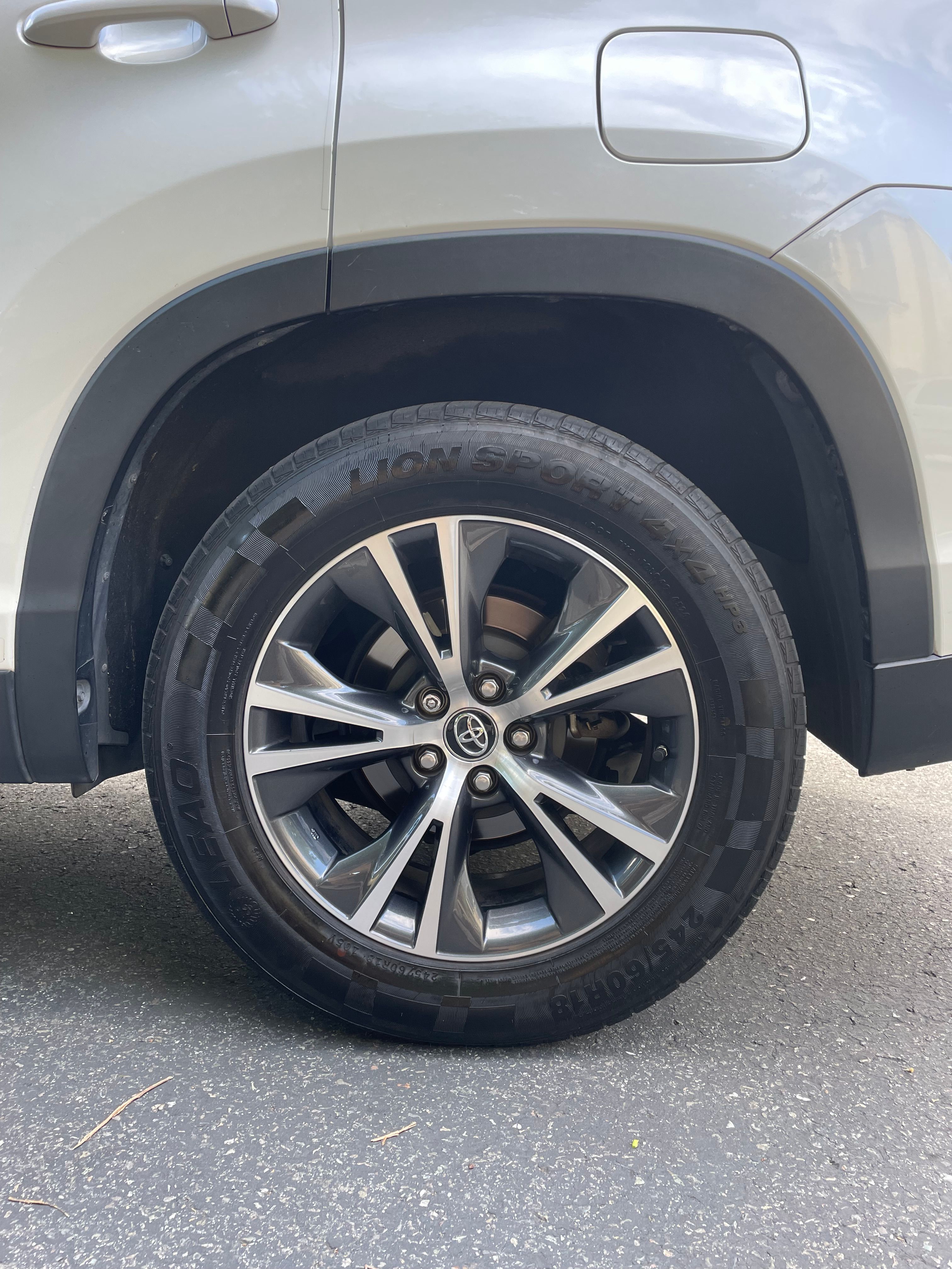 Used 2019 Toyota Highlander LE FWD image 8