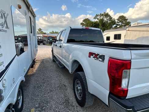 Used 2019 Ford F250 XL w/ Power Equipment Group AWD/4WD image 6