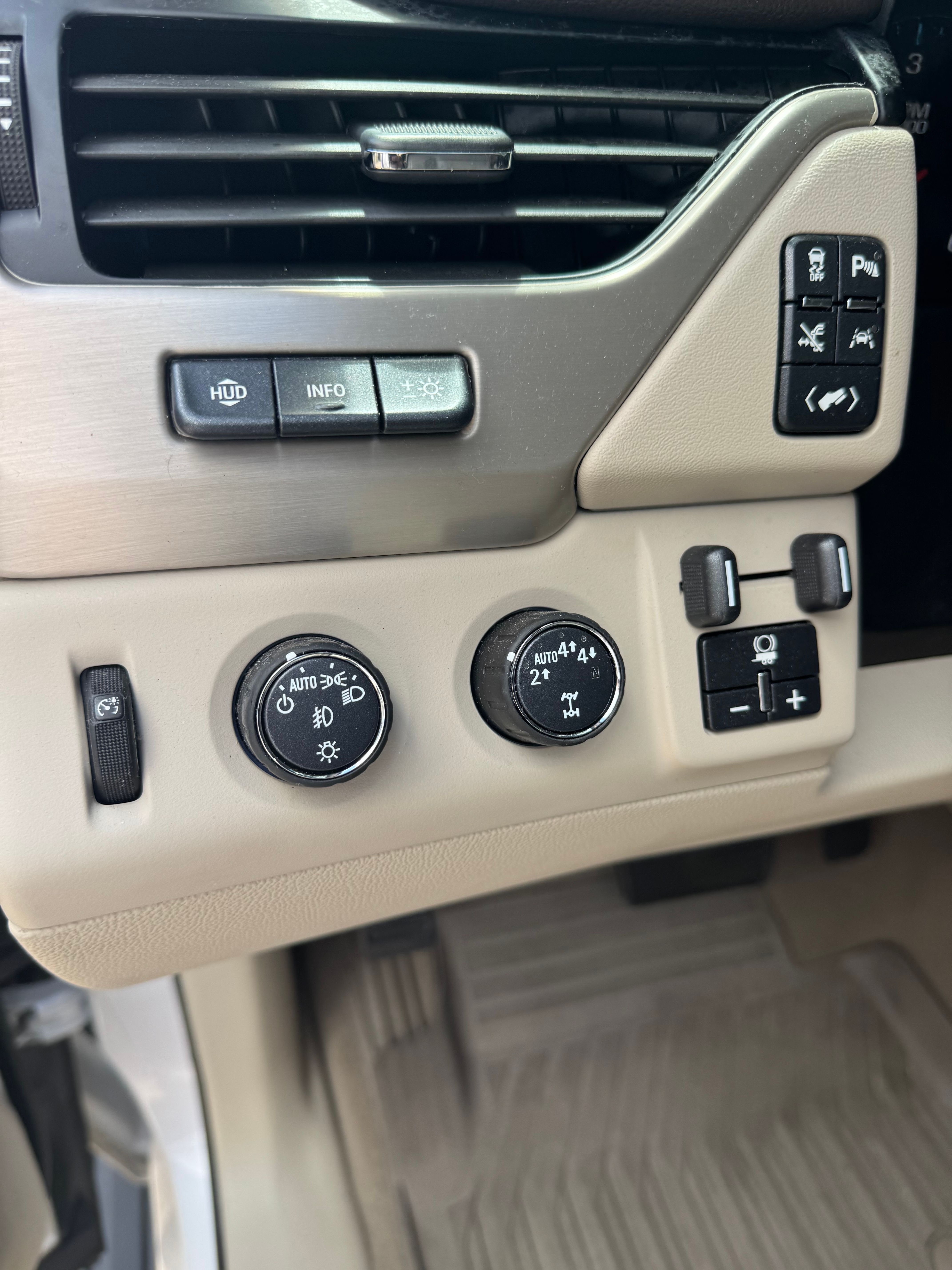 Used 2020 GMC Yukon Denali w/ Denali Premium Package AWD/4WD image 15