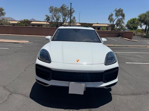 Used 2022 Porsche Cayenne Turbo S AWD/4WD image 2