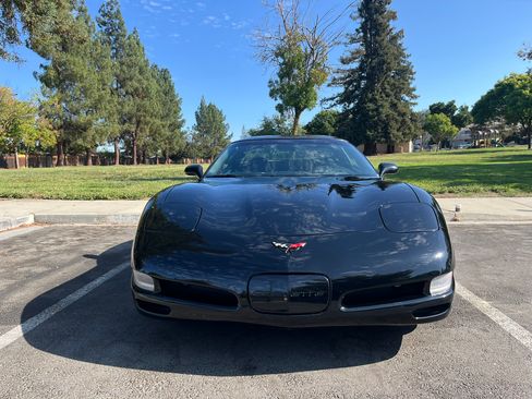 Used 2000 Chevrolet Corvette Coupe w/ Memory Pkg image 4