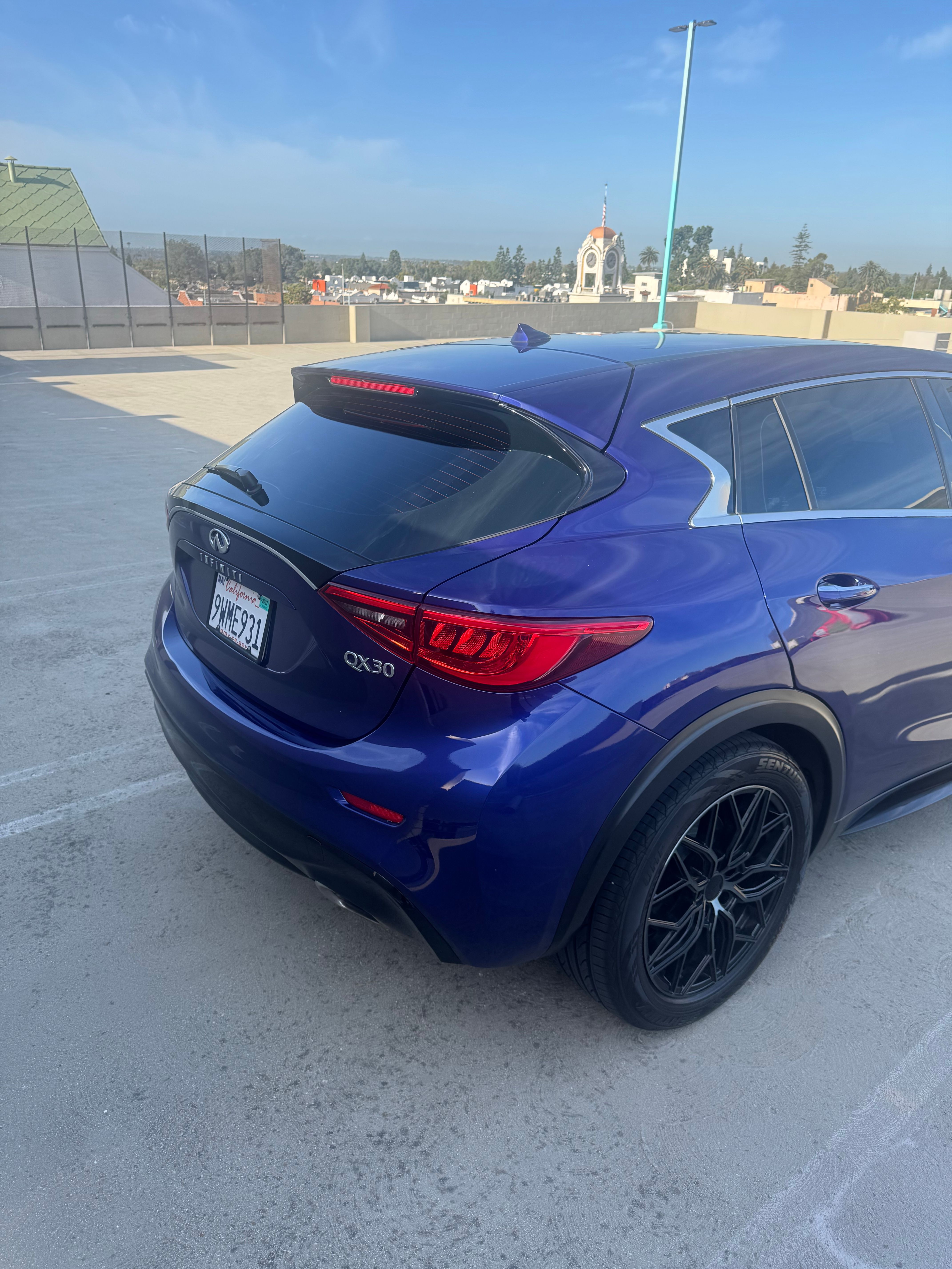 Used 2017 INFINITI QX30 FWD image 4