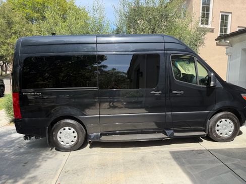 Used 2021 Mercedes-Benz Sprinter 2500 image 2