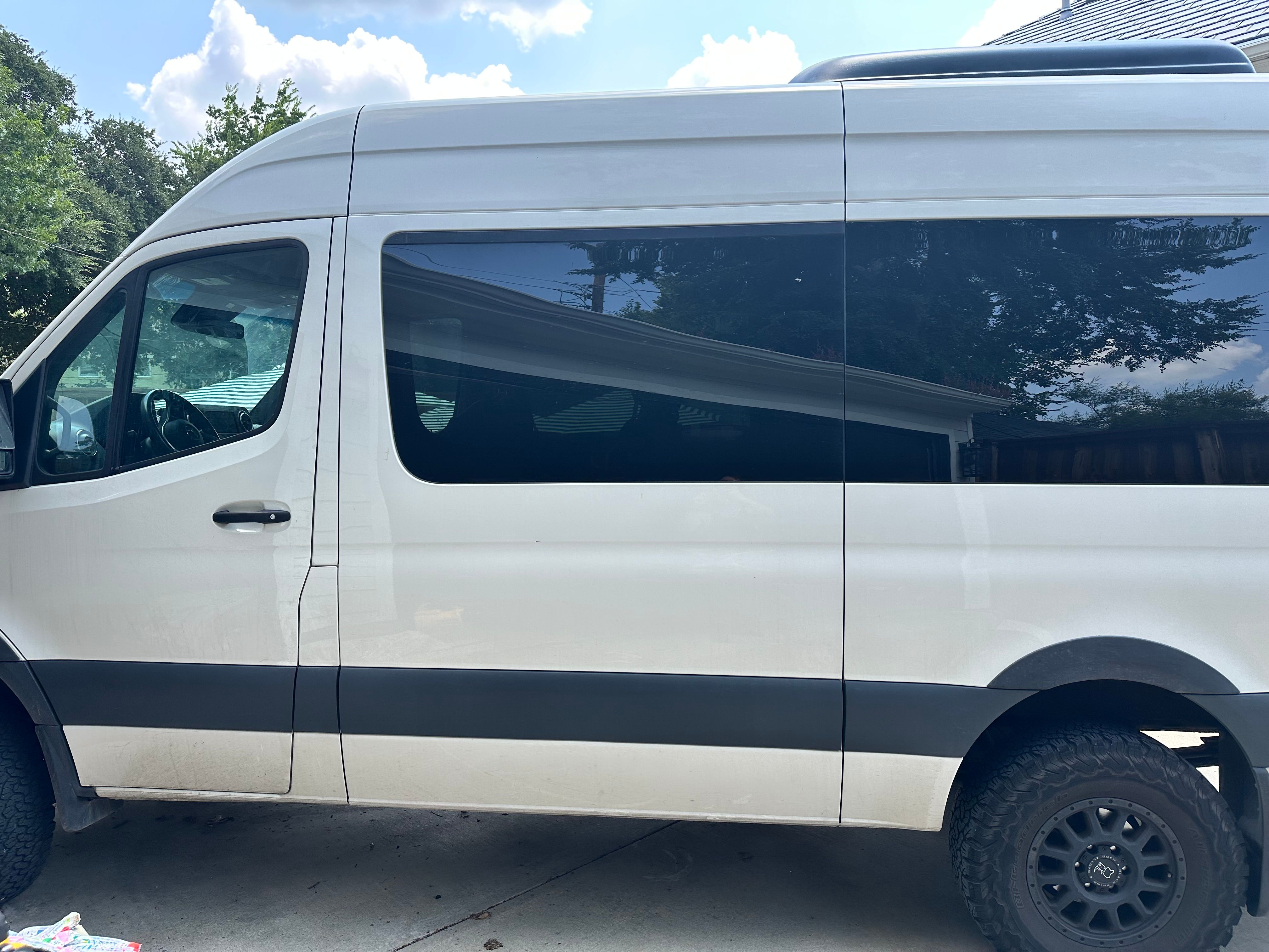 Used 2021 Mercedes-Benz Sprinter 2500 image 1