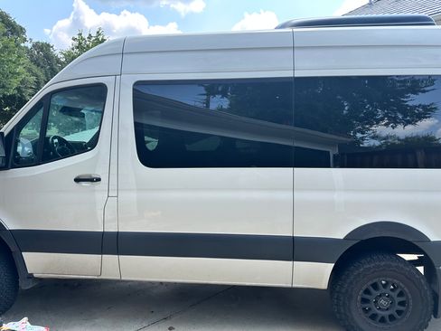 Used 2021 Mercedes-Benz Sprinter 2500 image 1