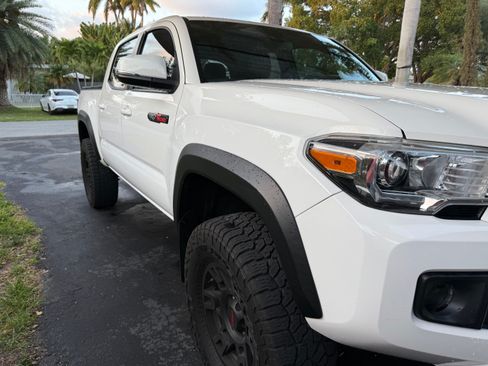 Used 2019 Toyota Tacoma TRD Off-Road image 10