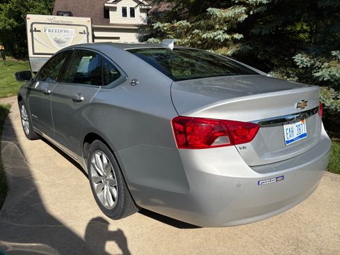 Used 2016 Chevrolet Impala LT w/ Convenience Package FWD image 2