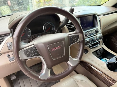 Used 2017 GMC Yukon XL SLT w/ HD Trailering Package RWD image 9