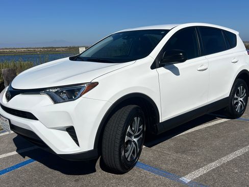 Used 2018 Toyota RAV4 LE w/ All Weather Liner Package FWD image 8