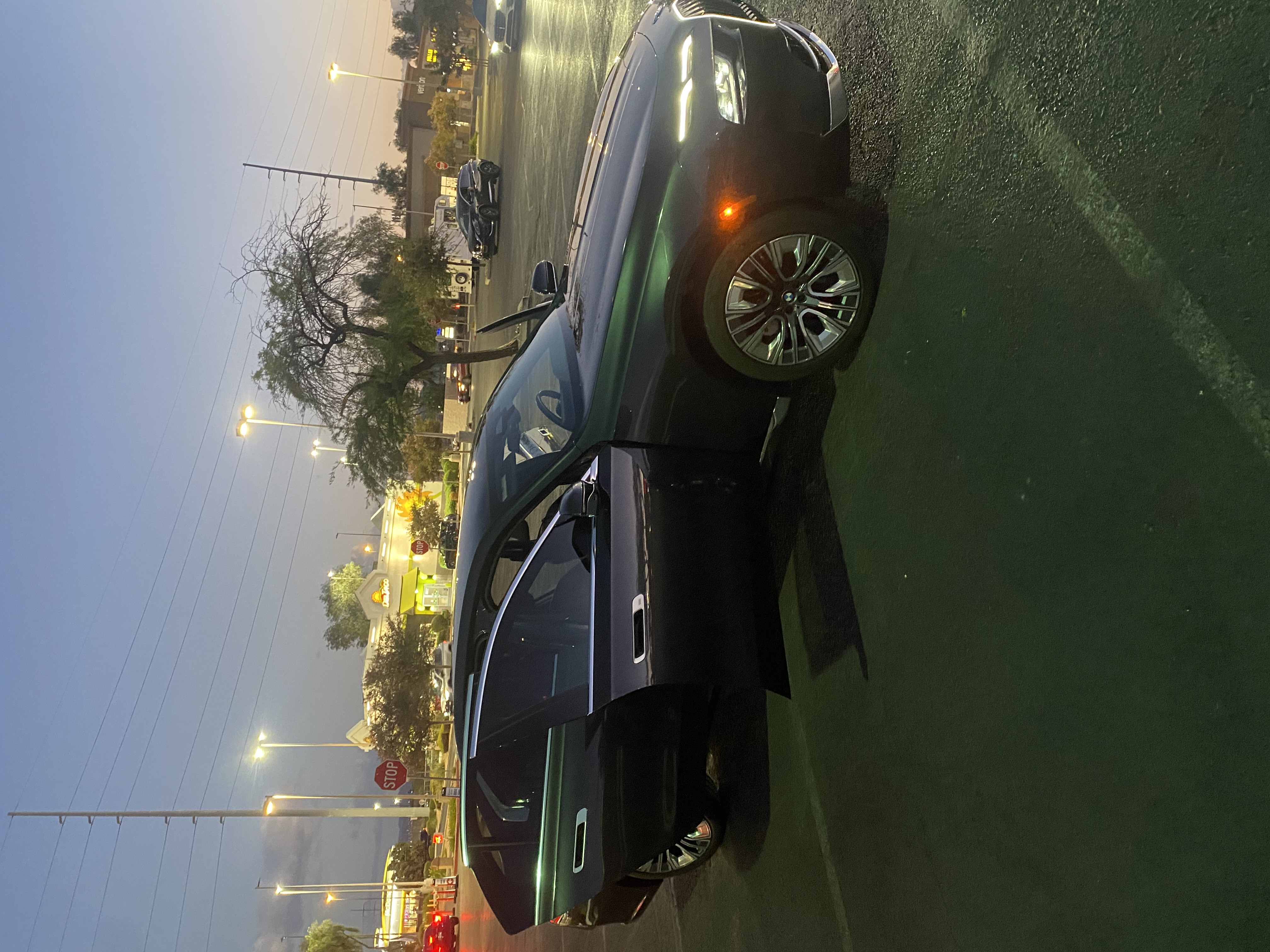 Used 2024 BMW i7 xDrive60 w/ Premium Package AWD/4WD image 23