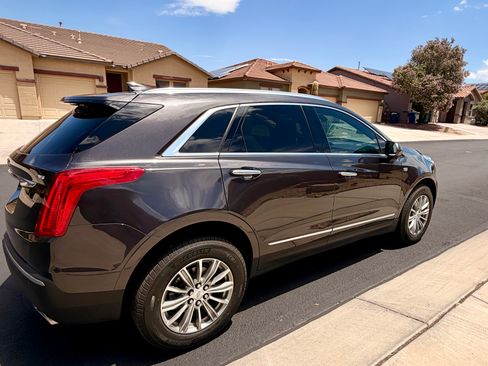 Used 2017 Cadillac XT5 Luxury w/ Driver Awareness Package FWD image 5