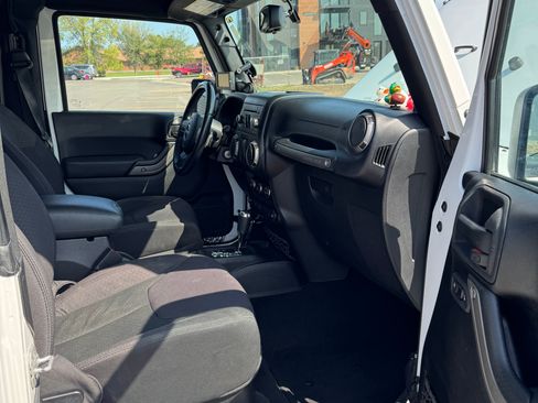 Used 2013 Jeep Wrangler Sport image 8