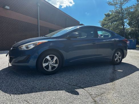 Used 2015 Hyundai Elantra SE FWD image 13