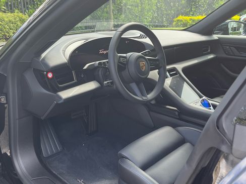 Used 2022 Porsche Taycan image 15