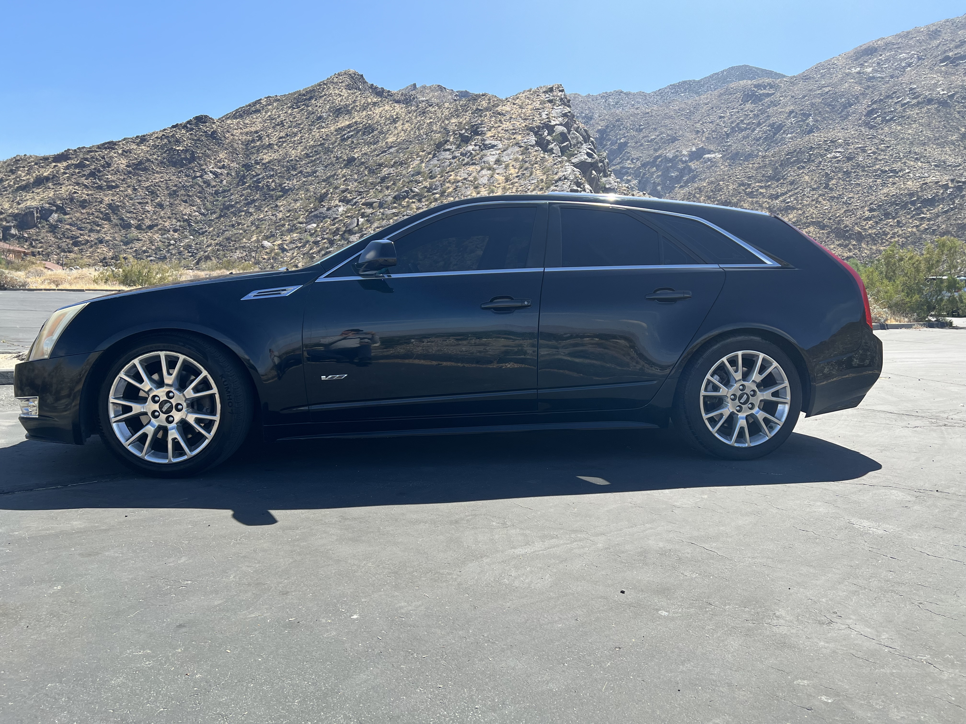 Used 2010 Cadillac CTS Premium RWD image 22