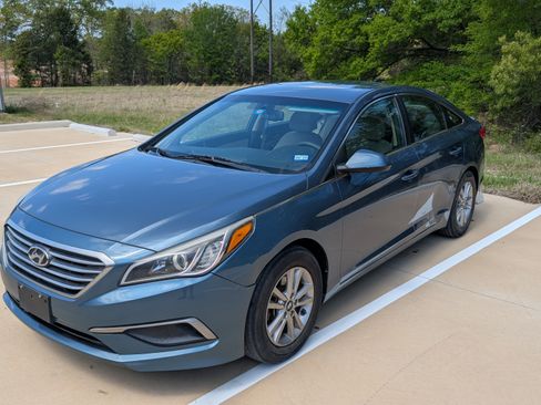 Used 2016 Hyundai Sonata SE image 1