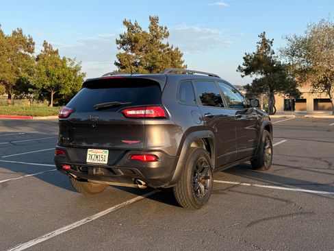 Used 2015 Jeep Cherokee Trailhawk w/ Comfort/Convenience Group AWD/4WD image 5