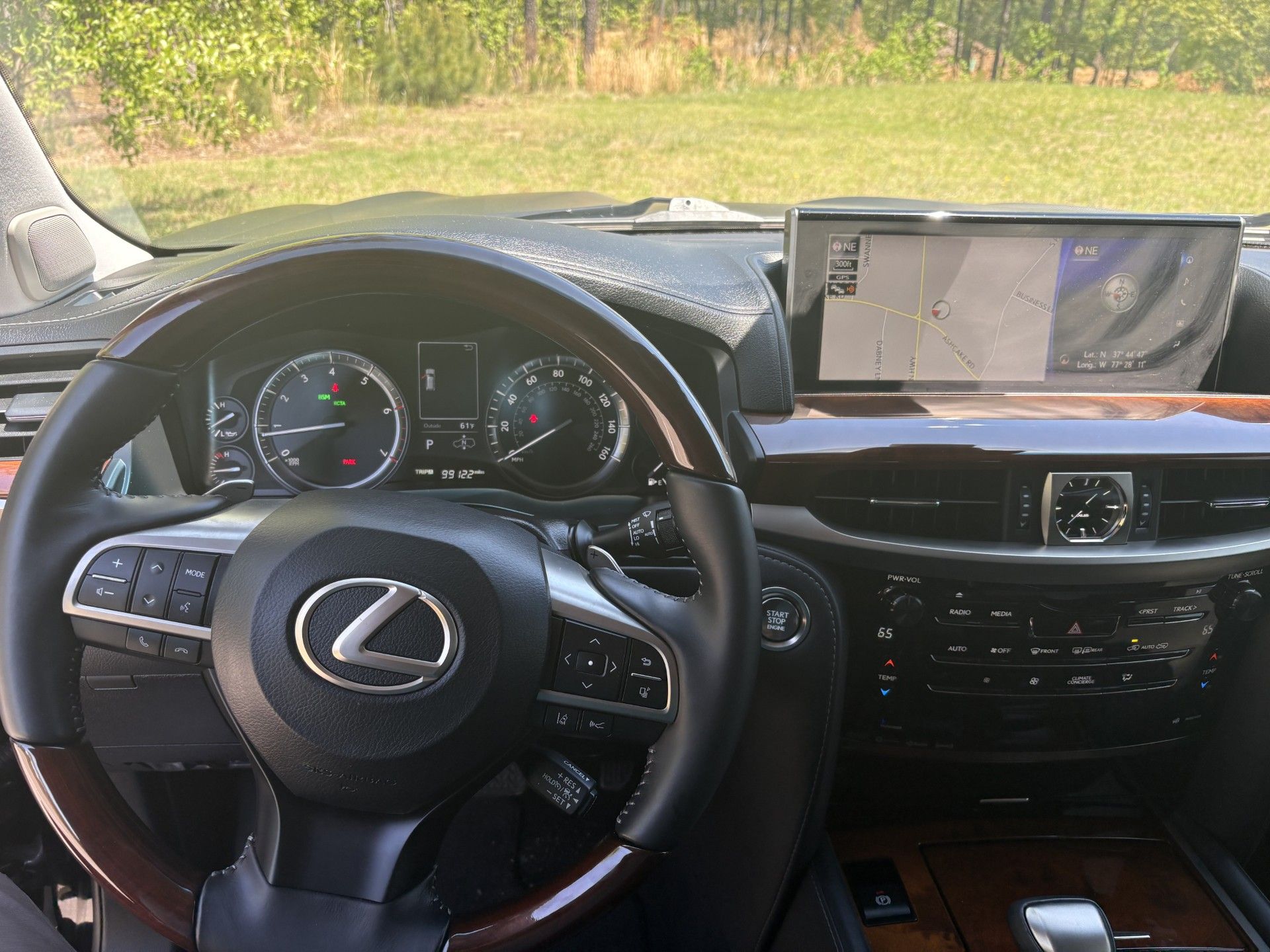 Used 2020 Lexus LX 570 4WD w/ Luxury Package image 12