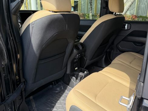 Used 2021 Jeep Wrangler Unlimited Sahara AWD/4WD image 21