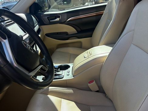 Used 2018 Toyota Highlander Limited Platinum image 25