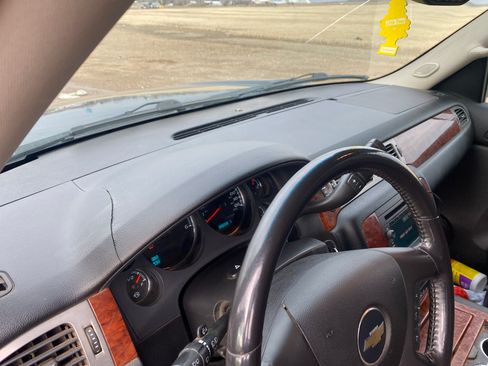 Used 2009 Chevrolet Suburban 2500 LT image 16