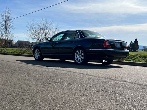 Used 2004 Jaguar XJ8 image 26