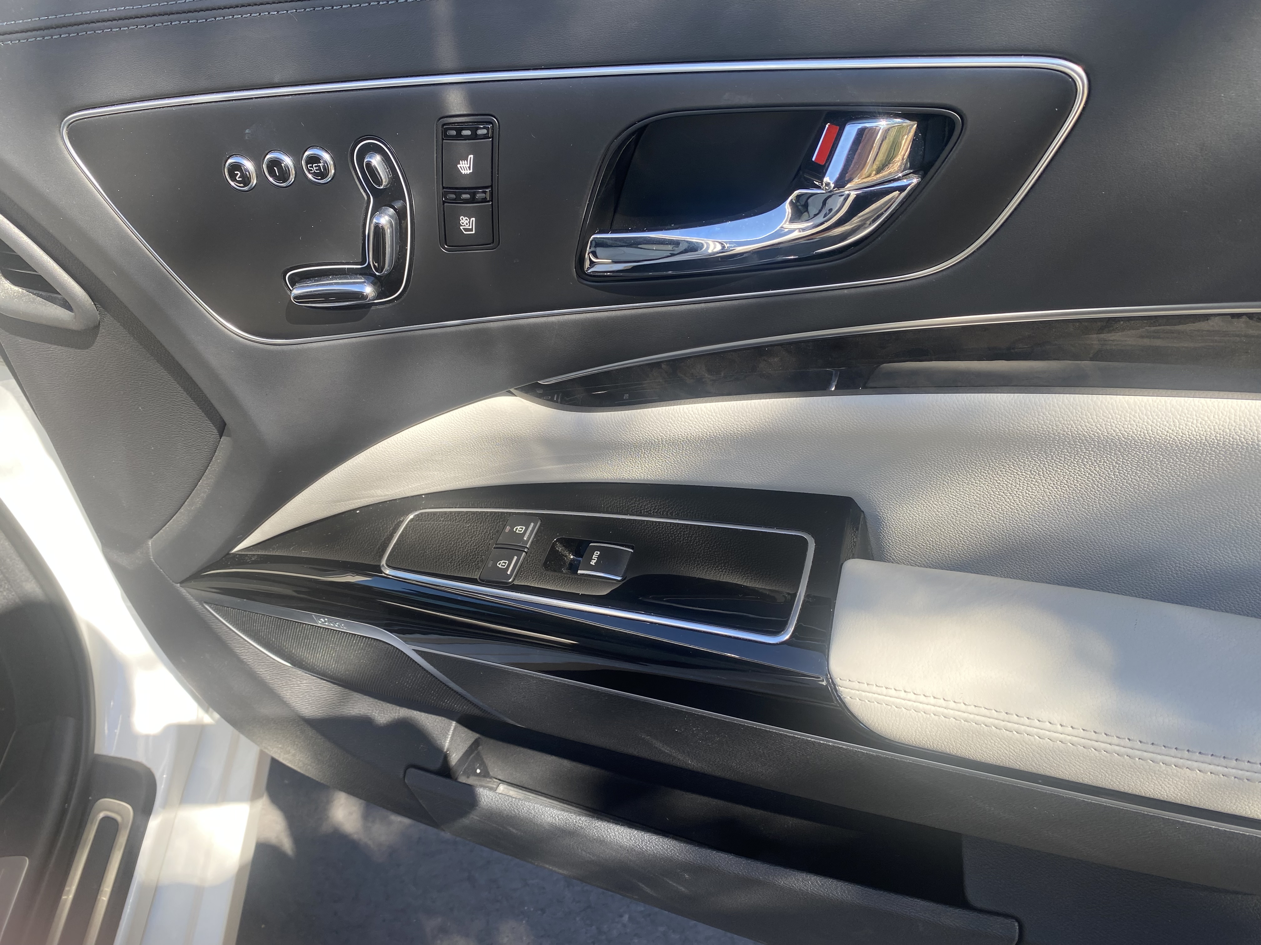 Used 2015 Kia K900 Luxury RWD image 12