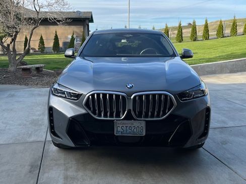 Used 2025 BMW X6 xDrive40i w/ Climate Comfort Package image 6