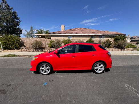 Used 2010 Toyota Matrix S AWD/4WD image 2