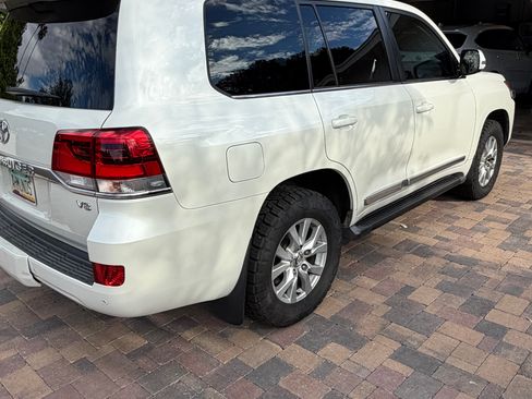 Used 2016 Toyota Land Cruiser image 11