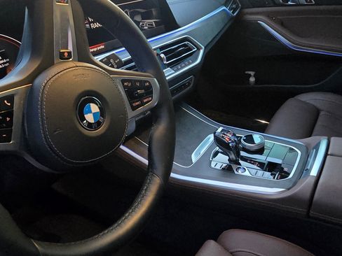 Used 2022 BMW X5 xDrive40i w/ M Sport Package image 4