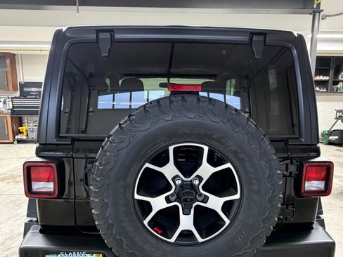 Used 2021 Jeep Wrangler Rubicon w/ Cold Weather Group image 6