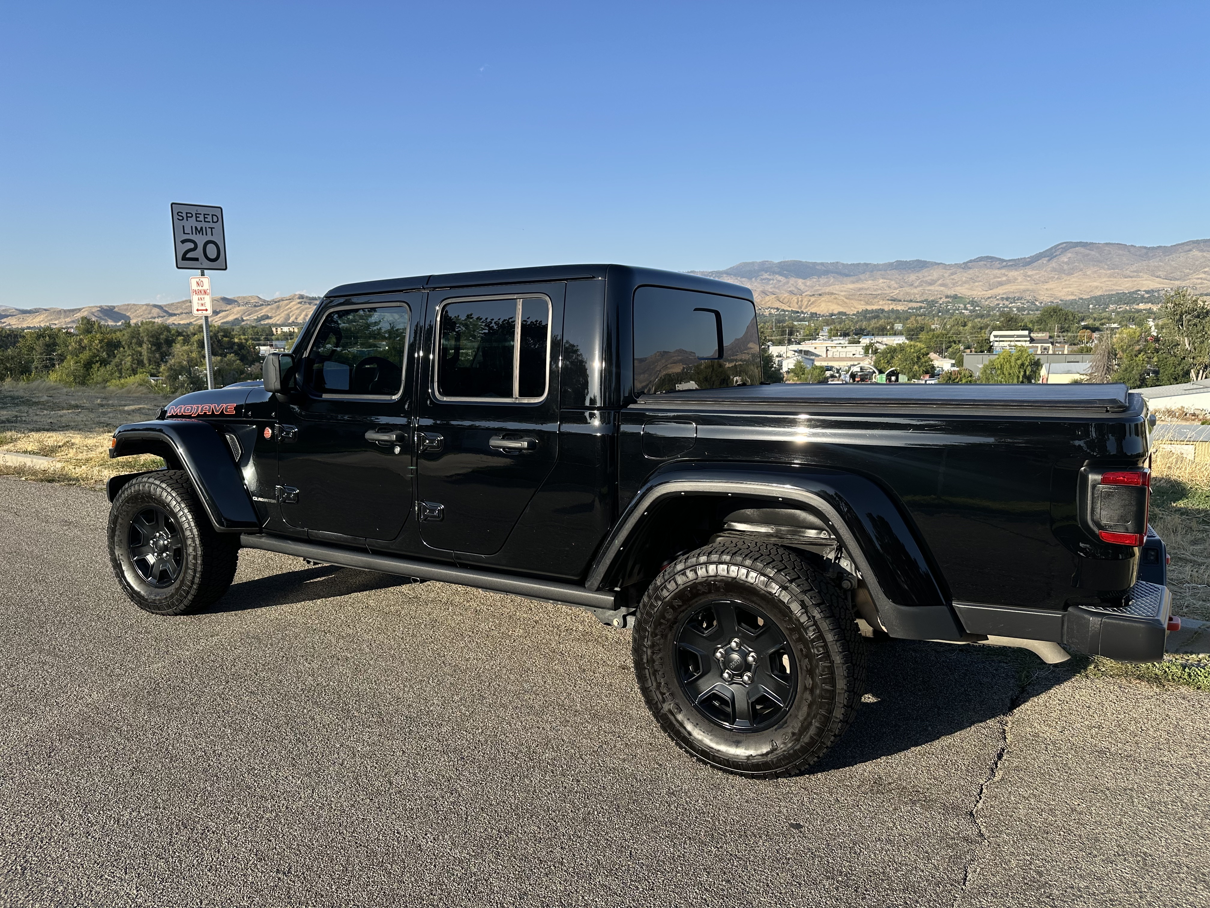 Used 2021 Jeep Gladiator Mojave AWD/4WD image 16