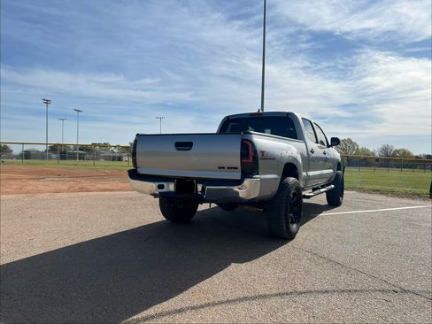 Used 2014 Toyota Tacoma PreRunner w/ SR5 Package image 9
