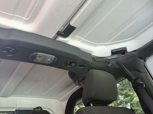 Used 2012 Jeep Wrangler Sport AWD/4WD image 9