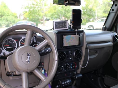 Used 2007 Jeep Wrangler Unlimited Sahara w/ Dual Top Group AWD/4WD image 20