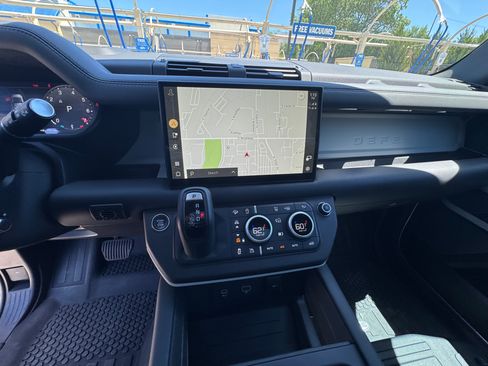 Used 2024 Land Rover Defender 110 SE AWD/4WD image 10
