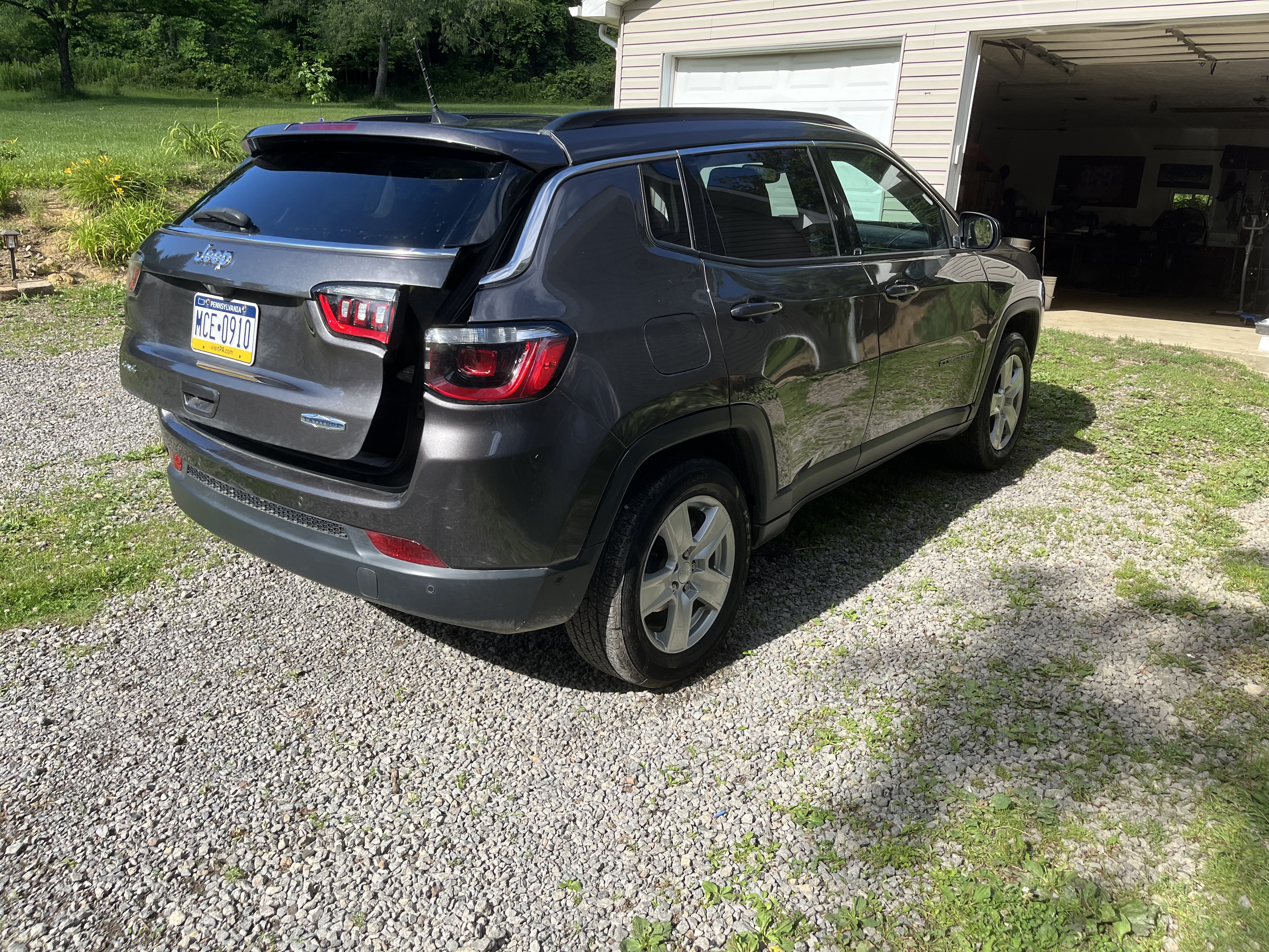 Used 2022 Jeep Compass Latitude w/ Sun and Sound Group AWD/4WD image 5