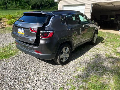 Used 2022 Jeep Compass Latitude w/ Sun and Sound Group AWD/4WD image 4