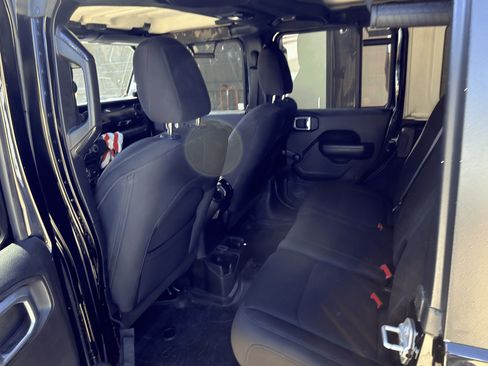 Used 2018 Jeep Wrangler Unlimited Sport image 19