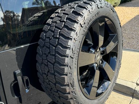 Used 2023 Land Rover Defender 110 image 13