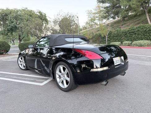 Used 2005 Nissan 350Z Touring image 8