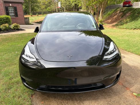 Used 2021 Tesla Model Y Long Range image 4