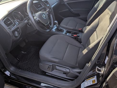 Used 2019 Volkswagen e-Golf SE w/ Driver Assistance Package image 9