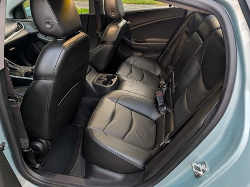 Used 2018 Chevrolet Volt LT w/ Comfort Package image 13