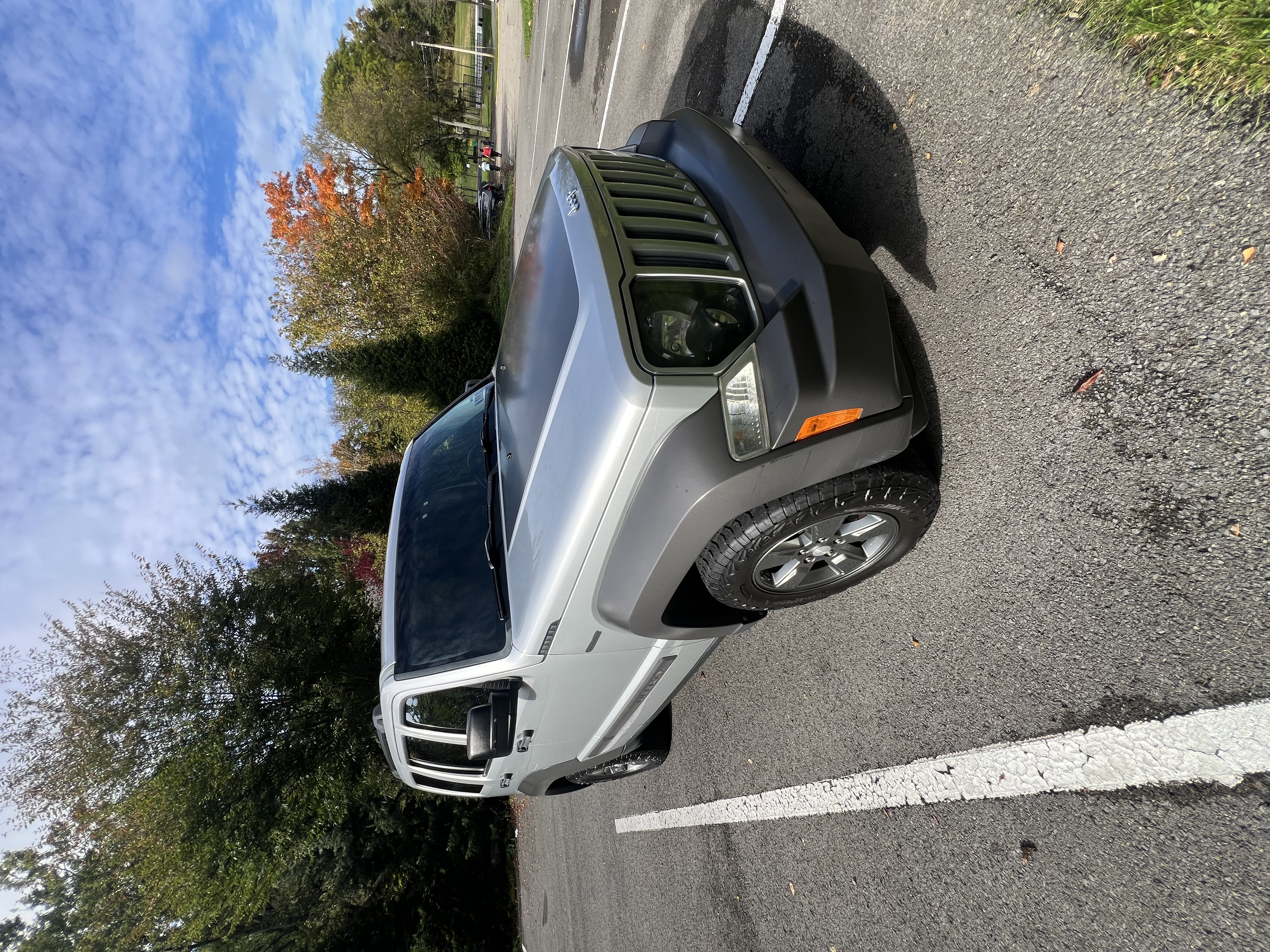 Used 2010 Jeep Liberty Renegade AWD/4WD image 8