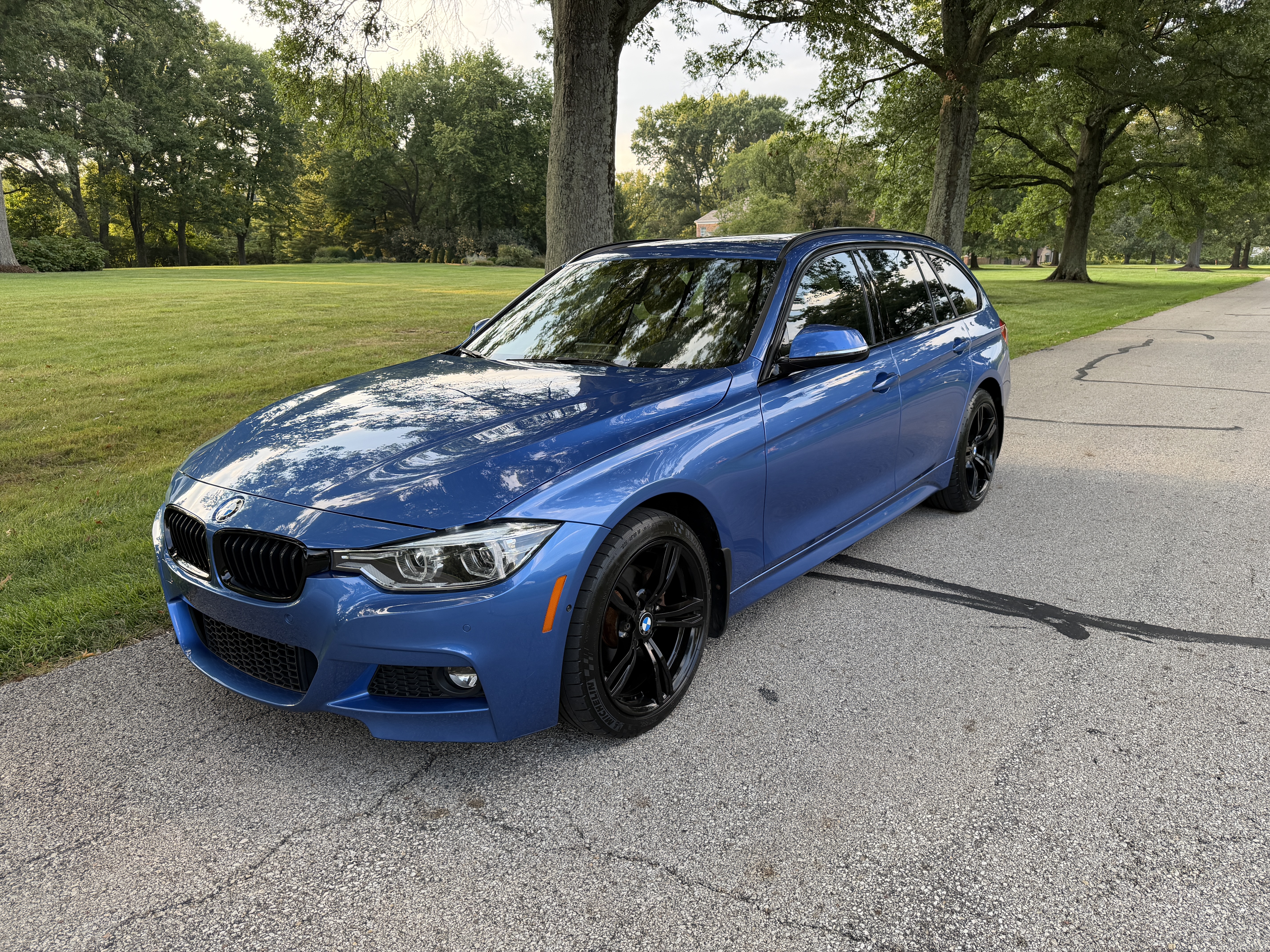 Used 2018 BMW 330i xDrive Wagon AWD/4WD image 4