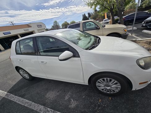 Used 2011 Volkswagen Golf 4-Door image 5