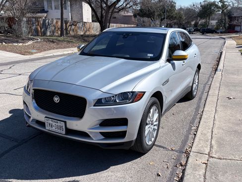 Used 2017 Jaguar F-PACE Prestige image 9