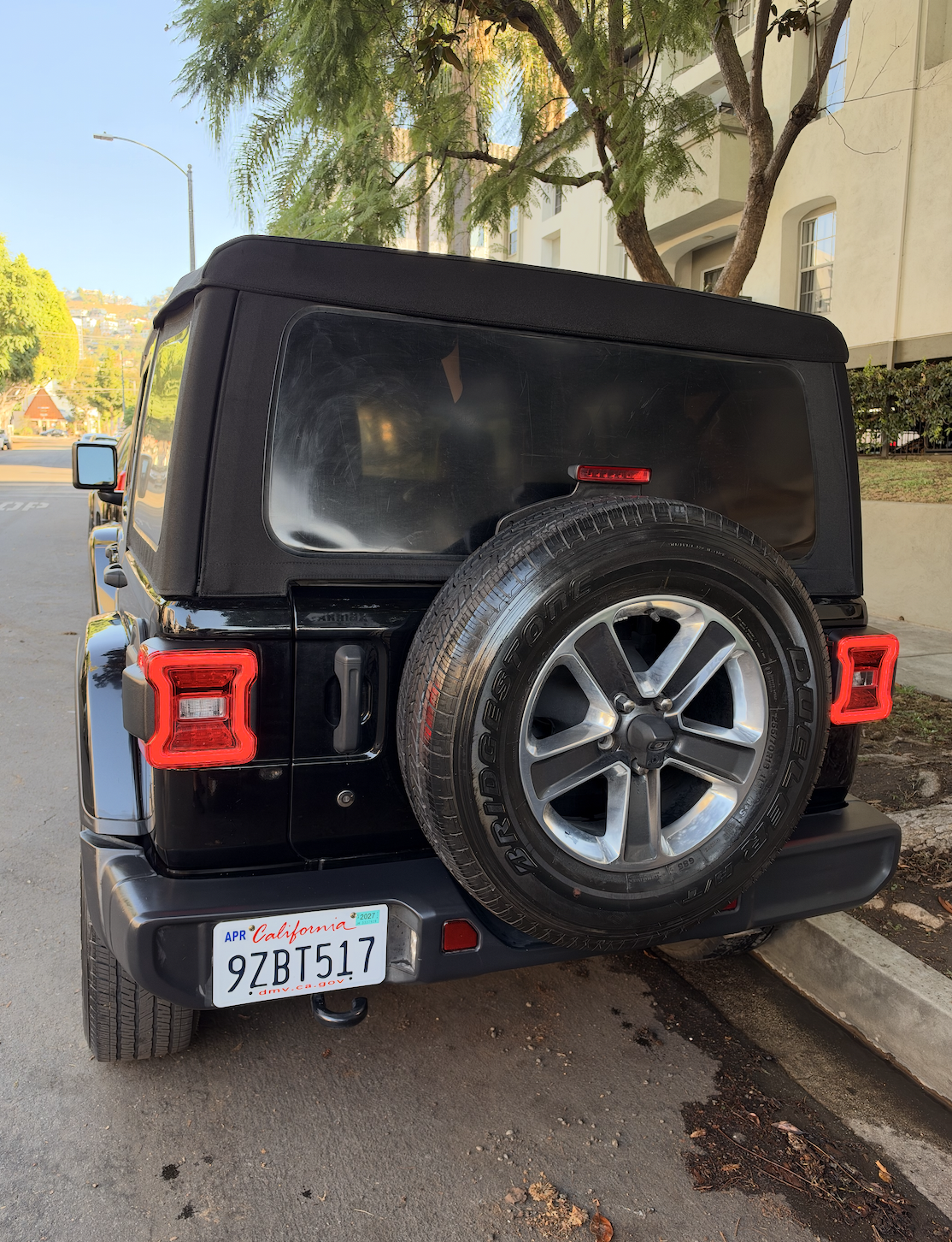 Used 2019 Jeep Wrangler Unlimited Sahara AWD/4WD image 4